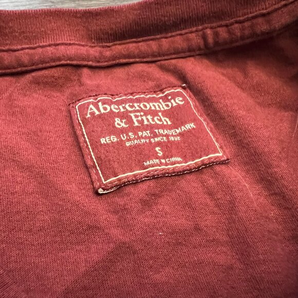 Abercrombie & Fitch Men's Crewneck Maroon Tie Dye T-shirt, Size S - Picture 2 of 3